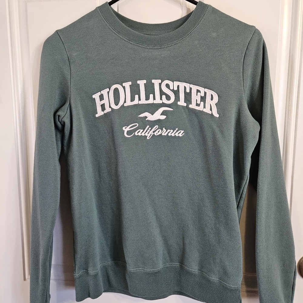 Hollister Women's Sage Green Crew Neck Sweatshirt